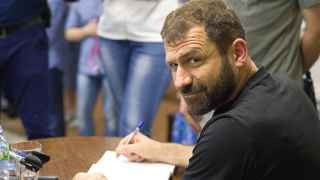 «Еще вчера мне казалось, что это будет жесткая политическая возня, давление и т.д., а сегодня я понимаю, что точка невозврата пройдена и это будет большая история, которая коснется жизни миллионов людей. Это грустно», - сказал Рыбаков на своем Youtube-канале.