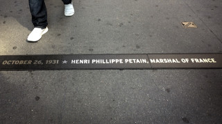 Памятная табличка маршалу Франции Петену в Нью-Йорке