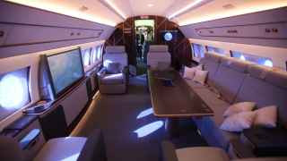 Для пассажиров Aurus Business Jet предусмотрены две зоны. Первая служит переговорной и местом для ужина, вторая оборудована для отдыха.