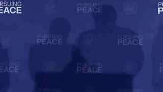 Тени над Украиной (с пресс-конференции Владимира Путина, тень поменьше, и Дональда Трампа на Аляске)