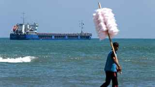 Сухогруз «Жибек Жолы» на побережье Черного моря в районе Карасу, Турция