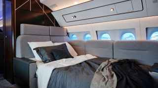 С 2013 года ОАК построила для российских и зарубежных заказчиков 11 Superjet в VIP-конфигурации. Aurus Business Jet с душевой кабиной, высокоскоростным интернетом и встроенным трапом создан на базе этих разработок.