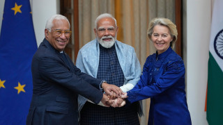 Премьер-министр Индии Нарендра Моди, председатель Европейского совета Антониу Кошта (слева) и председатель Европейской комиссии Урсула фон дер Ляйен 