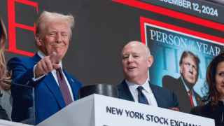 Падай, рынок, – будто бы говорит Дональд Трамп