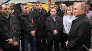 Во время посещения Челябинского компрессорного завода Владимир Путин пообщался с рабочими завода