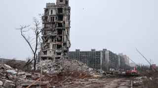 Снос не подлежащего восстановлению дома.