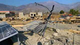 Пакистан, Баджаур. Повреждения в результате ночных пограничных боев между пакистанскими и афганскими силами.