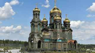 «Главный собор Вооруженных сил похож на неприступную твердыню, на крепость» – так подписана официальная фотография храма войны