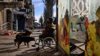 Город Бахмут — важный транспортный узел в Донецкой области. Через него проходят дороги на Лисичанск и Северодонецк, Северск, Славянск, Краматорск, Константиновку, Горловку и Луганск.