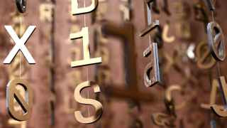 На выставке представлены мультимедийные экспонаты, инфографика и интерактивные островки формата look&feel, обещают создатели музея. Посетители смогут разгадать криптографические загадки, обнаружить взаимосвязь криптографии и важных исторических событий, заглянуть в будущее.