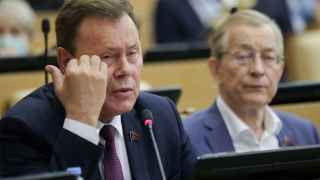 Николай Арефьев (слева)