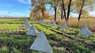 Противотанковые конструкции «зубы дракона»