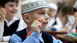 Школьники в президентском лицее имени Ахмада Кадырова. 