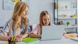 Просто чтобы не лежали носом в стену!