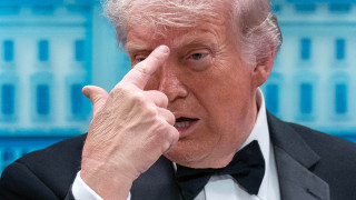 Дональд Трамп показывает, куда готовилось нападение