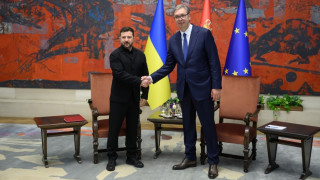 Россия сама сделала так, чтобы сербский президент Александр Вучич (справа) радостно встречал украинского президента Владимира Зеленского