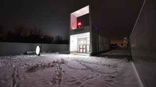 Стены кассовых залов «Терехово» облицевали гладкими панелями, потолок — панелями с круглыми отверстиями под встроенные светильники. В зоне эскалаторного спуска — отделка из рельефных элементов. Пол выложили гранитом. 