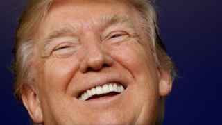Дональд Трамп делает хорошую мину при плохой игре