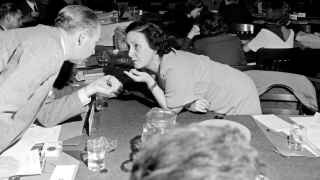 1945 год. Обсуждается, как будет работать Генеральная ассамблея ООН. Позицию высказывает Берта Луц, бразильский зоолог и правозащитница