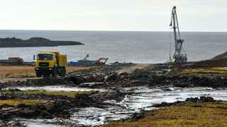 Строительство нефтеналивного терминала «Порт бухта Север» на восточном берегу Енисейского залива. Терминал строится на базе расширяемого морского порта Диксон для транспортировки углеводородов с нового кластера месторождений Таймырской нефтегазовой провинции проекта «Восток Ойл»