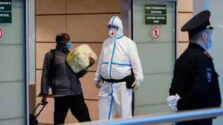 Прибытие самолета с российскими туристами из ЮАР в Домодедово.