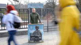 Минобороны выполняет обещанный в прошлом году министром Сергеем Шойгу план по постепенной замене мобилизованных контрактниками. Этим объясняется кампания по привлечению на контрактную службу, сообщали чиновники, участвовавшие в организации мобилизации в сентябре прошлого года.

