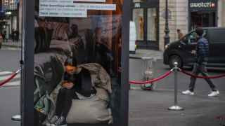 Инсталляция в Париже против негативного влияния TikTok на психическое здоровье молодежи