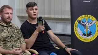 Максим Кузьминов (справа)