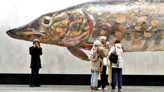 Большая кольцевая линия московского метрополитена,  соединяющая 31 станцию, была открыта 1 марта. Стоимость строительства линии оценивается в 6,6 миллиарда долларов. Эта линия является одним из крупнейших инфраструктурных проектов в России за последние десятилетия. На фото станция «Нагатинский Затон» Большой кольцевой линии.