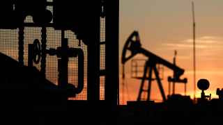 Деньги перекачиваются от нефтяных компаний в бюджет и обратно