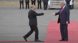 Военный преступник (слева) легитимизирован с минимальными потерями