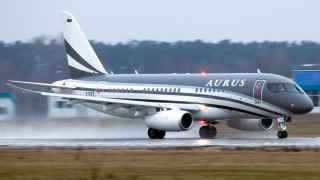 Вместе с бизнес-джетом ОАК показала на выставке среднемагистральный МС-21-310 с российскими двигателями ПД-14 и легкий тактический самолет Checkmate.