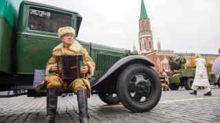 На площади были представлены исторические военные автомобили. На фото — «трехтонка» ЗИС-5.