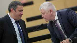 Председатель Комитета по информационной политике, информационным технологиям и связи Александр Хинштейн и Председатель Комитета по безопасности и противодействию коррупции Василий Пискарев