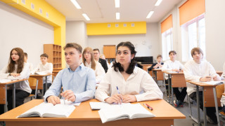 Так выглядят хорошие дети – по версии Минпроса: навсегда напуганные лица