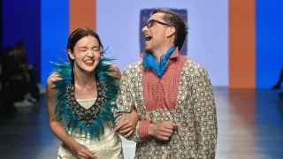 Показ коллекции бренда Teplitskaya. «Теплицкая Дизайн» — творческая студия, работающая в диапазоне от архитектуры, дизайна интерьера и выставочных пространств до создания скульптур и арт-объектов. Создатель и руководитель студии Елена Теплицкая — художник, дизайнер, архитектор.