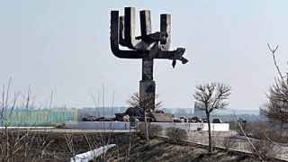 Мемориал жертвам Холокоста Дробицкий Яр в Харьковской области после обстрела российскими ВКС.