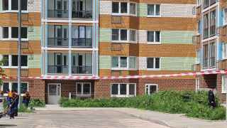 Дом на улице Профсоюзной в Москве после атаки БПЛА