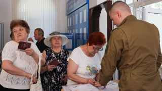 Выдача российских паспортов в Донецке