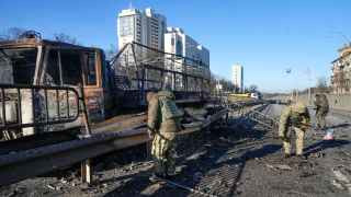 Киев. Украинские военнослужащие на одной из улиц города. 