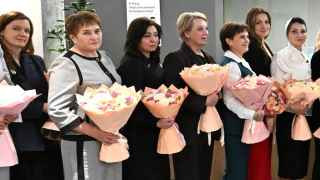 Цветов и денег недостаточно, еще нужны нематериальные блага