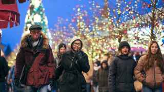 Празднования пройдут с соблюдением санитарно-эпидемиологических норм. Посетителям необходимо придерживаться социальной дистанции и носить маски.