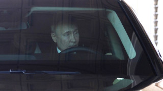Сам Владимир Путин пока ездит на российской  машине