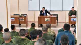 Глава Тывы Владислав Ховалыг на встрече с мобилизованным в сентябре 2022 г