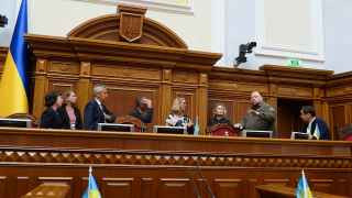 Спикер Верховной рады Руслан Стефанчук (второй справа)