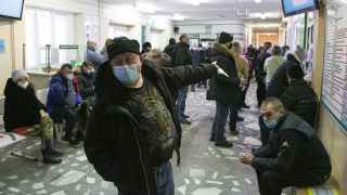 Очередь в поликлинике в Омске