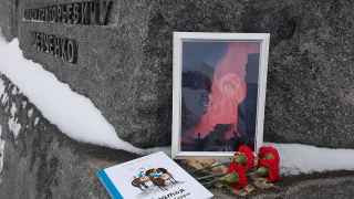 Памятник Тарасу Шевченко перед гостиницей «Украина» в Москве