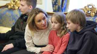 Мария Львова-Белова с украинскими детьми