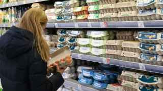 Стоило властям остановить рост цен на курятину, как начали быстро дорожать яйца