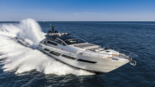 Яхта Pershing 9X